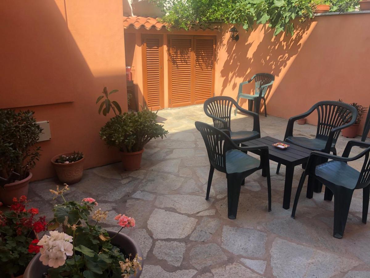 Presso La Maison De Gioel Usufruirai Di Un Appartamento Indipendente Dotato Di Uso Cucina E Lavatrice Arredato In Maniera Funzionale Situato In Ottima Posizione Vicino A Supermercati Caffetterie Pasticcerie Bar Pizzerie E Tanti Altri Servizi أولبيا المظهر الخارجي الصورة